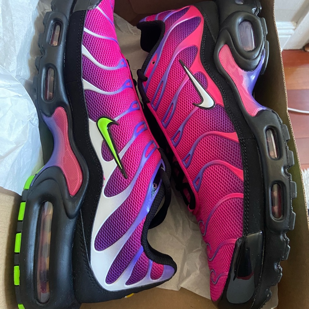 Nike Air Max Plus Pink and Black Sneakers